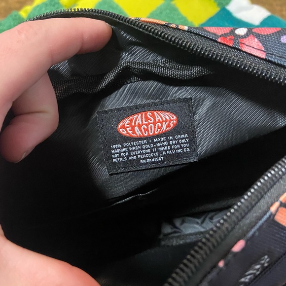 ZUMIEZ x PETALS AND PEACOCKS SIDE BAG - Picture 2 of 4